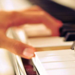 女人偷拍自感自摸黄色片
